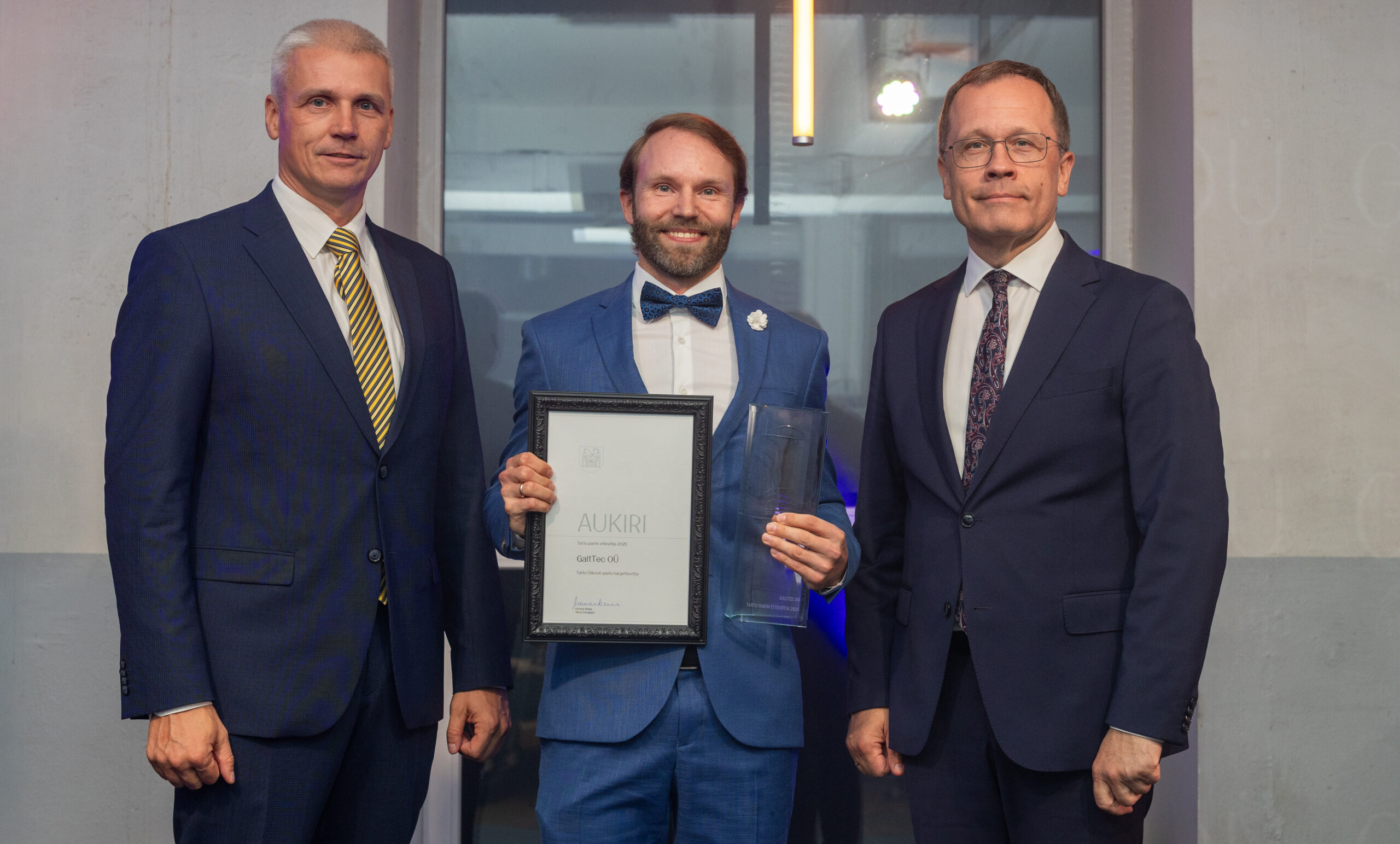GaltTec CEO Glen Kelp accepting the award with mayor Urmas Klaas and deputy mayor Raimond Tamm.